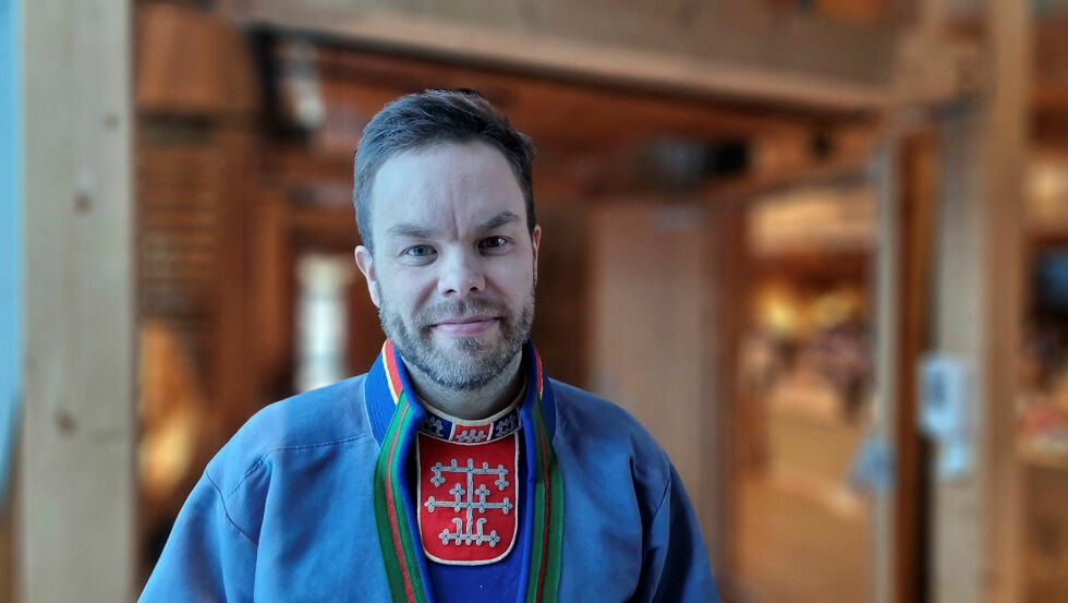 Sametingsråd Mikkel Eskil Mikkelsen (NSR) har ansvaret for språk, barnhage, skole og utdanning i Sametinget.
 Foto: Steinar Solaas