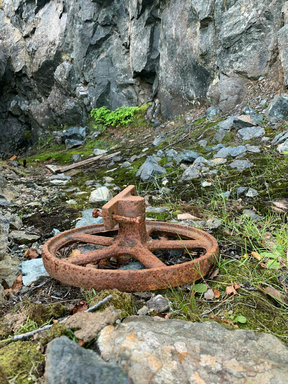 Området ved Gárenašjávrrit/Karenvann i indre Porsanger har tydelige spor etter gruvedrifta tidlig i forrige århundre.
 Foto: Lars Birger Persen