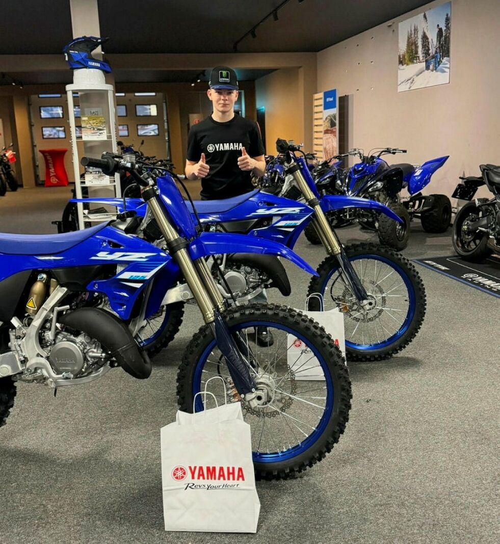 Ailo får som Yamaha-kjører sykler fra fabrikken.
 Foto: Privat