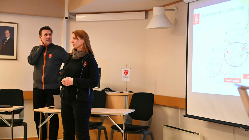 Svein Grotli Skogen og Ingrid Myrtveit, seksjonsleder for nettkonsesjoner i NVE.
 Foto: Irmelin Klemetzen