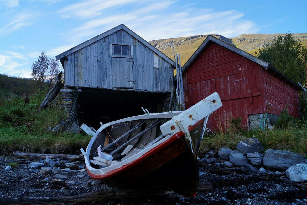 Båten var lenge et bortgjemt element i samisk kulturminnevern, men nå er døra åpnet for å vitalisere samisk fartøyvern og båtbyggertradisjon.
 Foto: Børge Myklevold, Sametinget