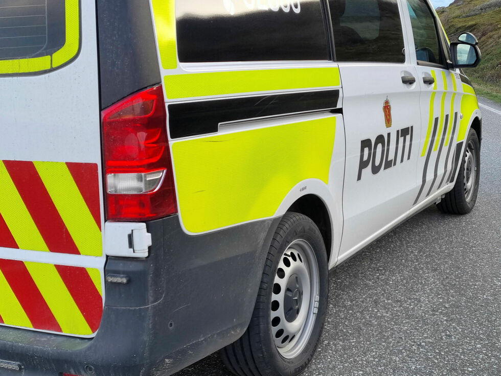 Politiet er i formiddagstimene på stedet for å gjøre undersøkelser.
 Foto: Torbjørn Ittelin