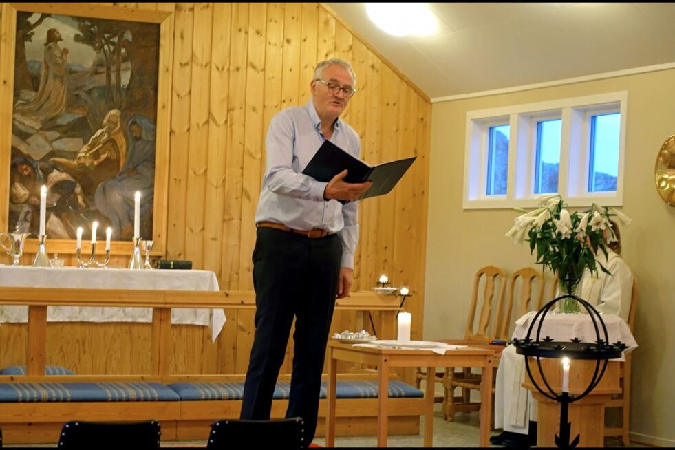 Tore Wæraas bidro med flott sang under gudstjenesten.
 Foto: Anne Kristine Nordstrand