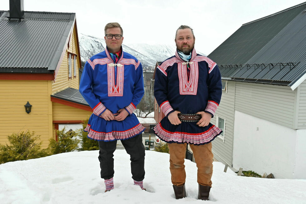 Ken Are Bongo og Joar Nango undersøker arkitekturen etter kapitalismens fall.
 Foto: Árran360