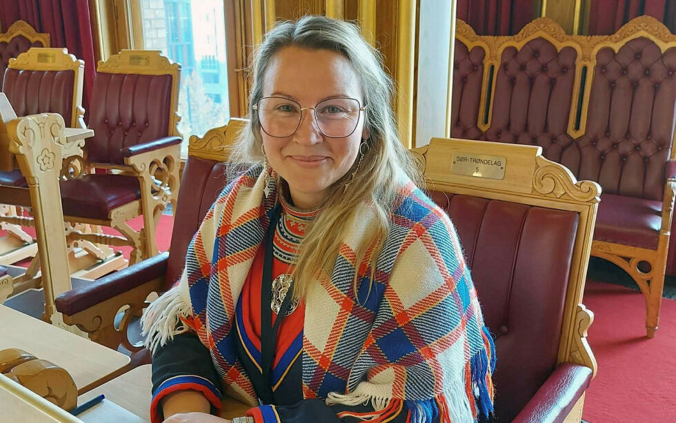 Hilde Marie Gaebpie Danielsen (SV) på taburetten sin i stortingssalen, når hun er inne som vararepresentant for SV i Sør-Trøndelag.
 Foto: Mikkel Berg-Nordlie