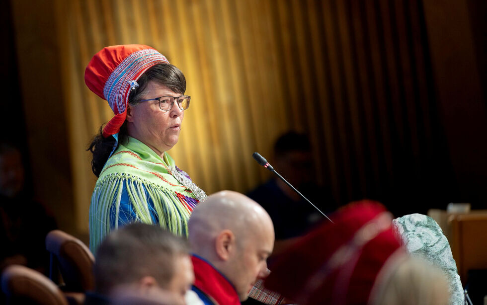 Sametingsrepresentant Berit Marie P. E. Eira (ÁJL) under plenumsmøte 25. til 27. september 2024.
 Foto: Cecilie Bergan Stuedal