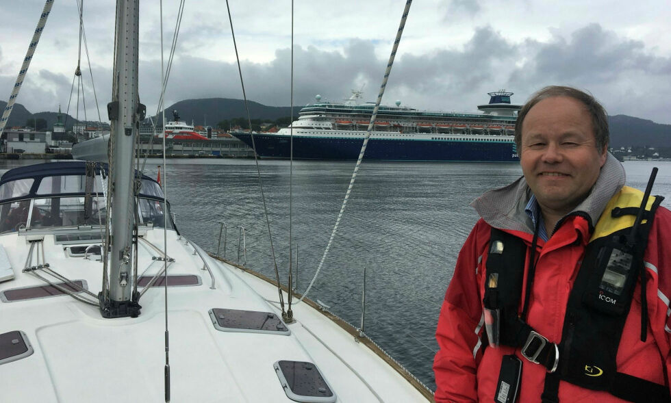 Steinar Hansen, som blant annet har vært havnefogd i Nordkapp og Porsanger havn, har skrevet bok.
 Foto: Privat