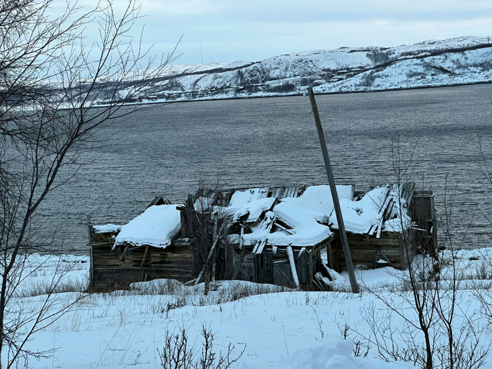 Etter at et uvær raserte det gamle Pak-fjøset i Bøkfjorden, står det i dag kun som et svunnent minne om et rikt liv for fiskarbøndene.
 Foto: Hallgeir Henriksen