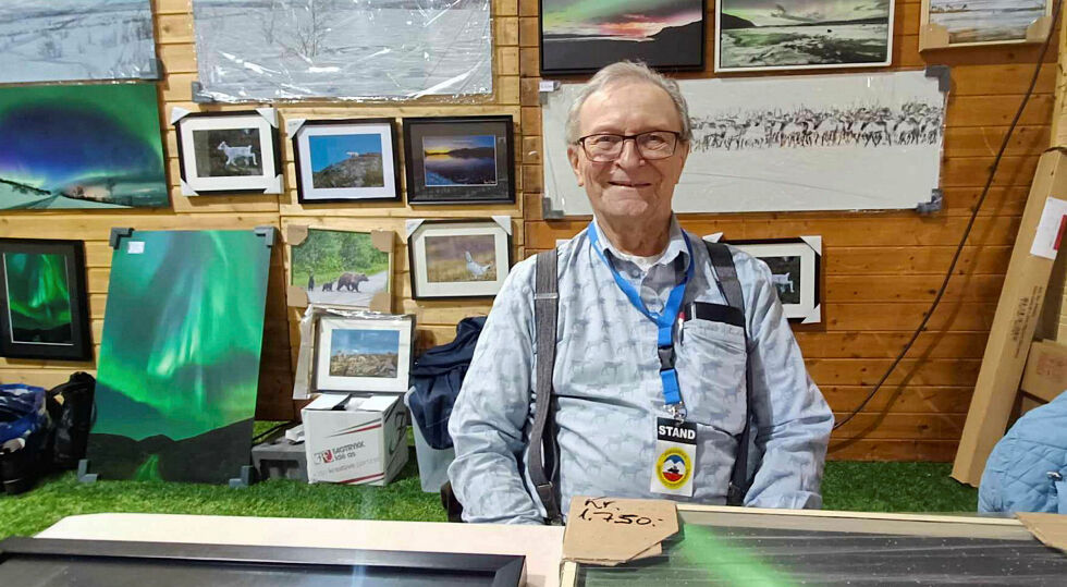 Kjell Sæther (76) har tenkt å fortsette med fotohobbyen så lenge helsa holder. Men politikken er lagt i boks for godt.
 Foto: Hanne Klemetsen