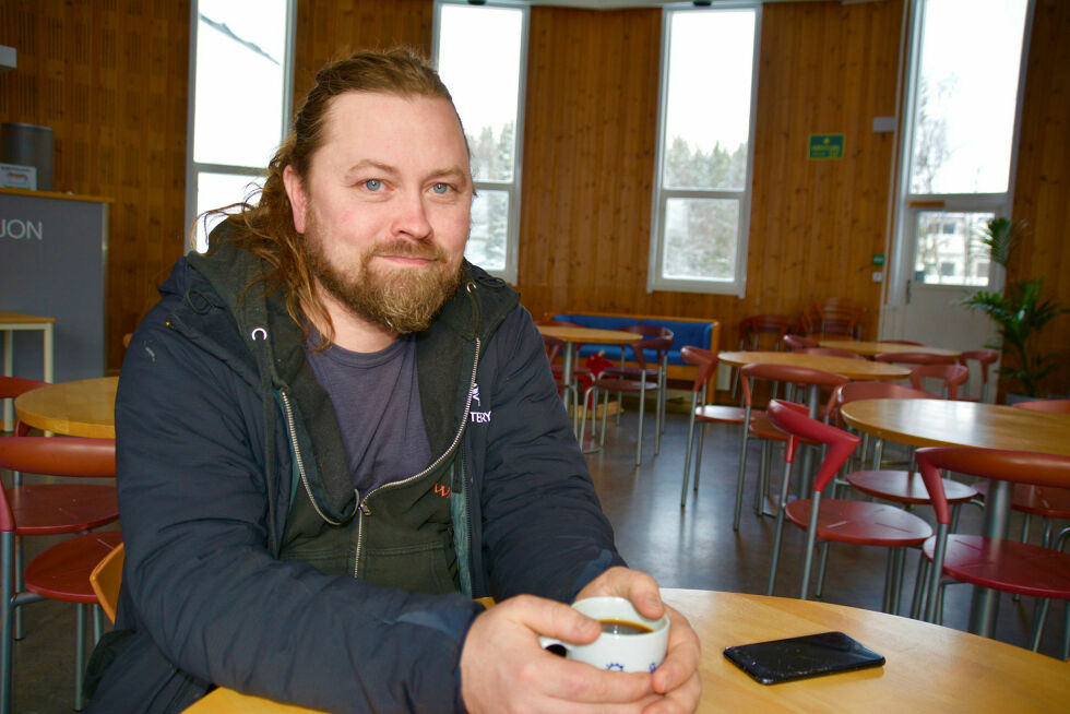 Den samiske arkitekten og kunstneren Joar Nango er en av pådriverne for det tredje samiske arkitekturseminar i Bodø i august.
 Foto: Elin Wersland