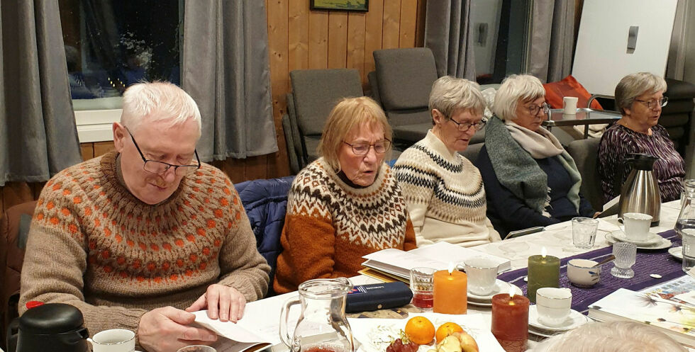 Kjell Dypfest, Sigrun Leiros Schei, Elna Persen, Margit Pedersen og Evelyn Berglund Andersen.
 Foto: Asfrid Karlsen