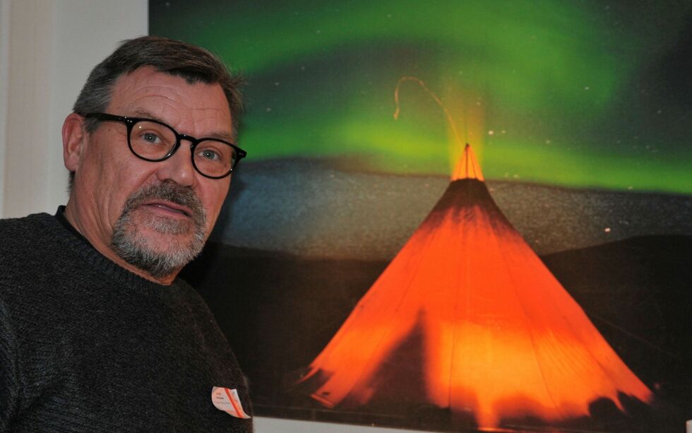 Trykk-koker? Jan Erik Henriksen skal holde innlegg om samisk kommunikasjon, og dessuten om skam i sannhets- og forsoningsarbeidet, under Sámi Sosialbargiid searvi sitt åpne 40-årsjubileums-seminar i Alta i slutten av uka.
 Foto: Rita Heitmann