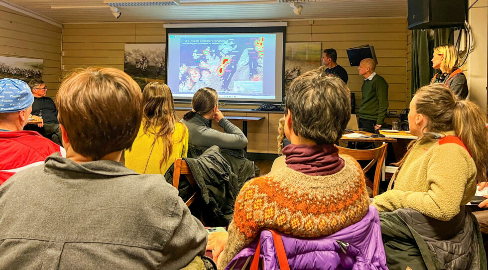 Folkmøtet om vindkraft på Skarvberget trakk stinn brakke på kroa i Olderfjord.
 Foto: Irene Andersen