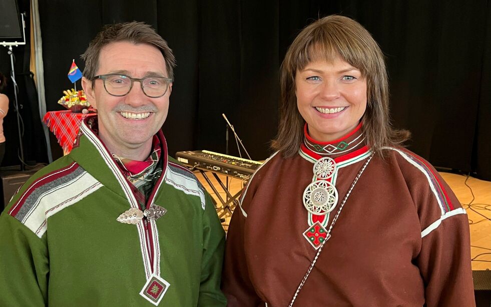 Styreleder Torjer Olsen og daglig leder Jill Abelsen Olsen under åpningen av Romssa sámi viessu. Abelsen Olsen er glad for at Tromsø nå skal søke seg inn i språkforvaltningsområdet.
 Foto: Elin M. Wersland