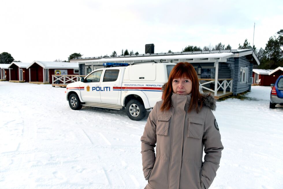 Kontorleder Kristin Marie Ericsson ved transittmottaket i Skoganvarre sier det er uholdbart at de i én uke har manglet mobildekning.
 Foto: Marius Thorsen