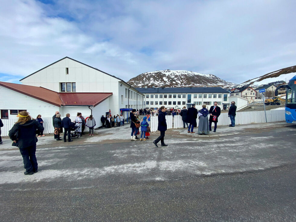 Ved Honningsvåg skole er ikke alle dager like trivelige som den 17. mai. Nå tas det ytterligere grep imot mobbing og mistrivsel.
 Foto: Jan Olsen