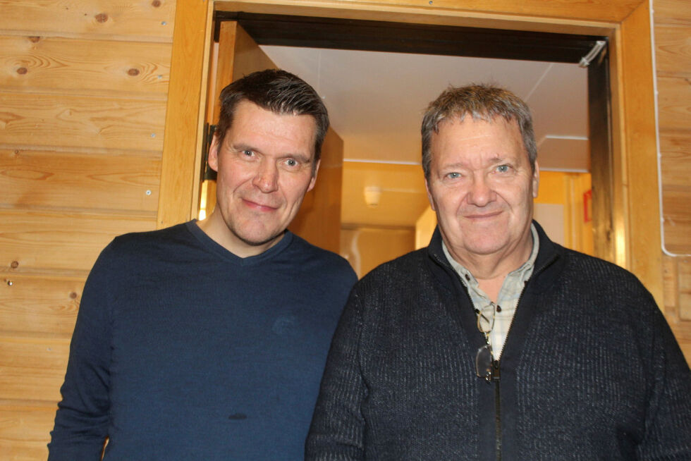 Pål Haldorsen og Svein Ruud (til høyre) mener at et visningssenter for kongekrabbe er nødvendig, og at det må føres opp i kongekrabbehovedstaden Bugøynes.
 Foto: Randi Irene Losoa