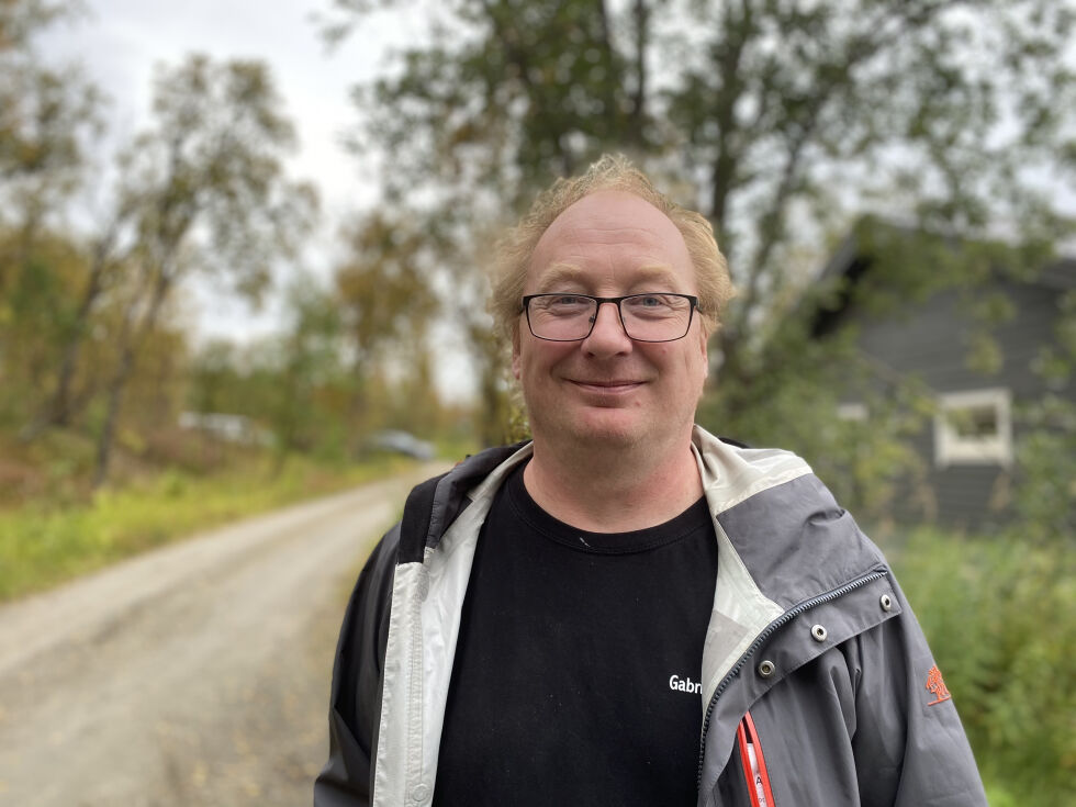 Helge Ragnvald Olaussen (TLP) mener det er ironisk at det argumenteres med at det handler om identitet når det det handler om å bytte ut samiske navn med norske.
 Foto: Irene Andersen