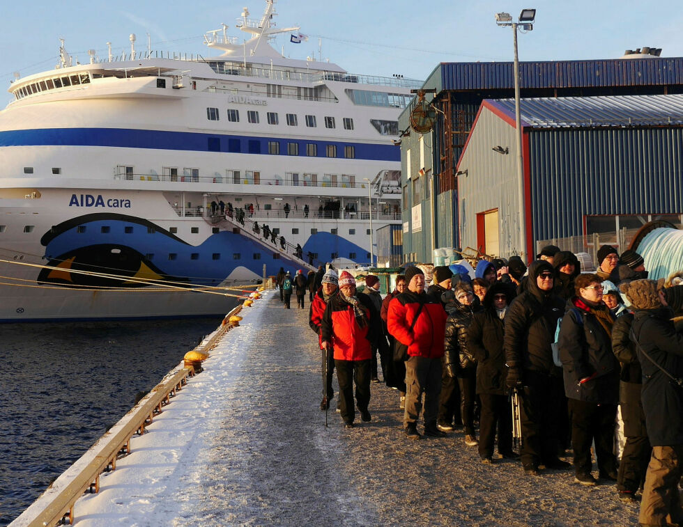 – Cruiseturister legger betydelig press på lokal infrastruktur uten å bidra økonomisk, og en ilandstigningsavgift vil bidra til å balansere denne belastningen, skriver reiselivssjefene i Hammerfest og Nordkapp i en felles uttalelse om besøksbidrag.
 Foto: Geir Johansen