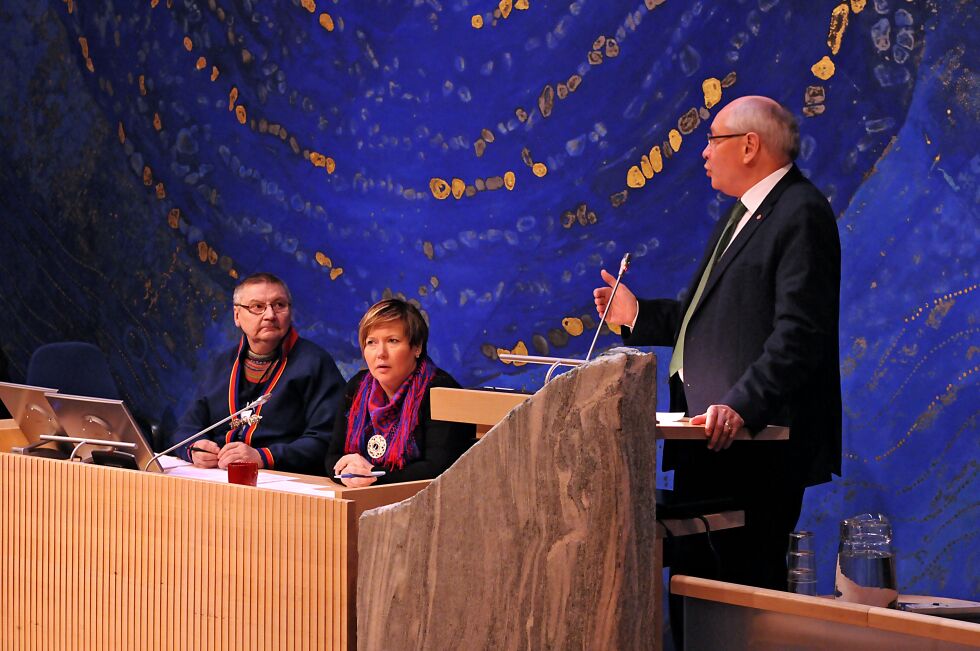 Martin Kolberg og sametingspolitikere
 Foto: Stein T Svala