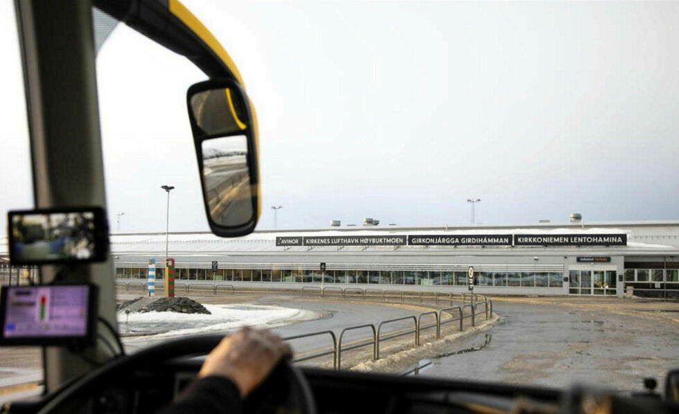 Snelandia har innført ny bussrute som skal ta med passasjerer fra Kirkenes lufthavn til Varangerbotn og videre til Vardø.
 Foto: Sunniva Tønsberg Gaski/ FFK