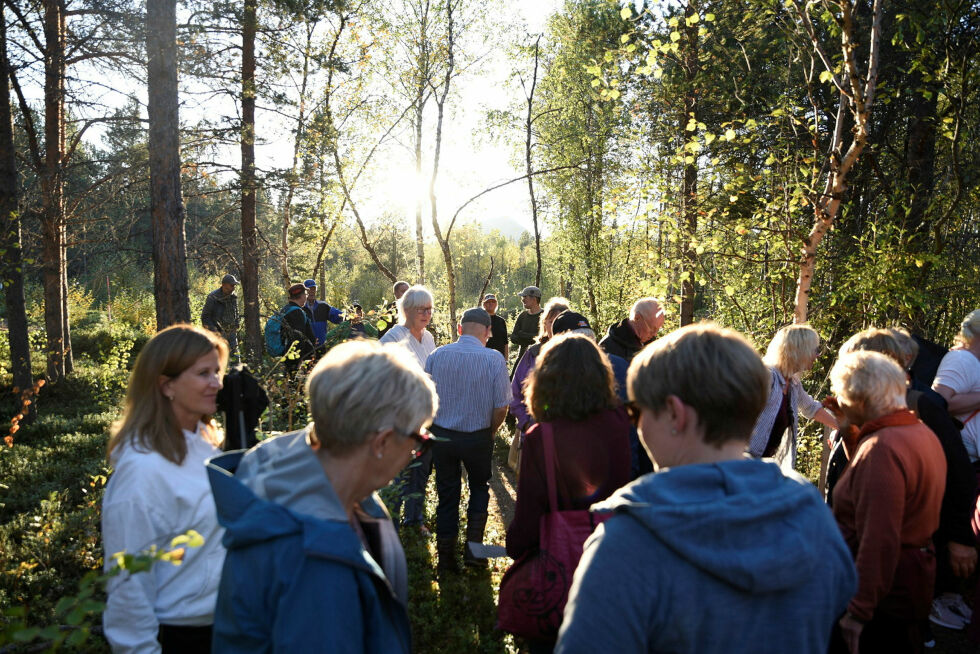 Gruppen samles for en pust i bakken.
 Foto: Oskar Melkeraaen Aas