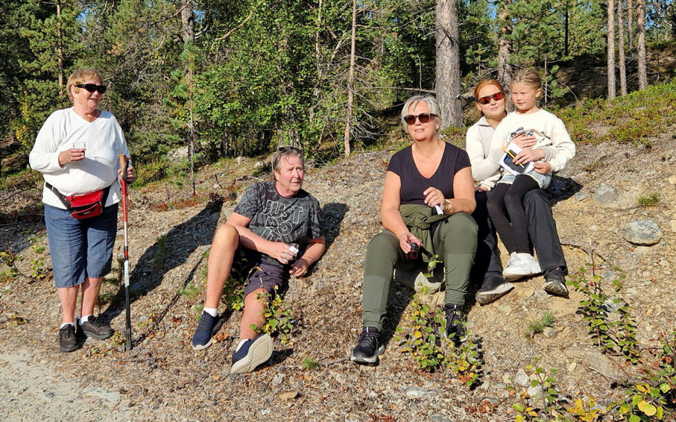 Dagny Hesenget på over 80 år går marsjen for 16. gang, og i år har hun med seg familien, sønnen Geir Hesenget og Unni Naustdal, barnebarnet Martine Naustdal og oldebarnet Ella Kristine Hallen på 7 år. Bestefar forteller at Ella har gått alle gangene fra hun var i magen til mor, så i vogna, og etter hvert på beina.
 Foto: Hill Haga