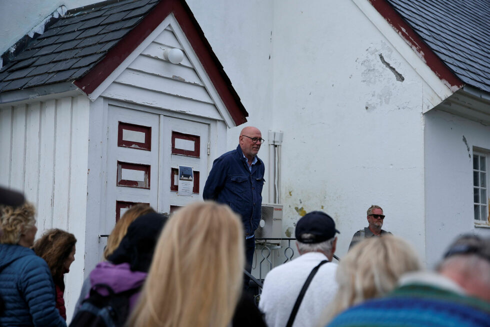 – Vi bruker å si at vi lever i krigen her i fiskeværet Gamvik. Vi lever i de husene som ble satt opp i fireogførr og utover. Og vi er veldig opptatt av vår historie, og det kommer Kulturdugnaden i Gamvik i år til å bli preget av. Og så er vi opptatt av at vi bor i et fiskevær. Og det er viktigere enn noen gang å rope ut at vi bor i et fiskevær og her har vi tenkt å bo, sa Jan Erik Raanes i åpningstalen til Kulturdugnaden Gamvik 2024.
 Foto: Oskar Melkeraaen Aas