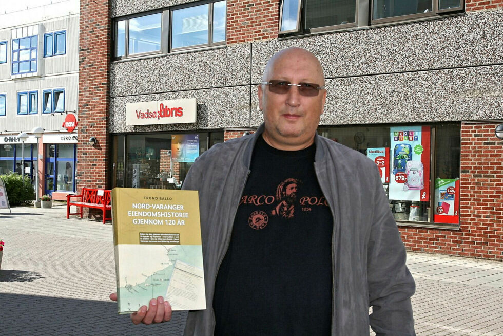 Trond Ballo er ferdig med sitt store verk om slekter i Vadsø.
 Foto: Bjørn Hildonen