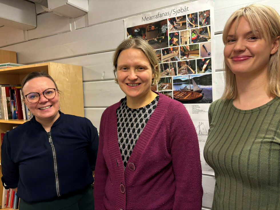 I seks måneder har doktorgradsstipendiat Sini Rasmus ved Samisk høyskole hatt samisk undervisning for Inkeri Laitinen og Ingá Biret Faltin Store og ti andre. Undervisningen har vært på Isak Saba senteret.
 Foto: Thor Thrane