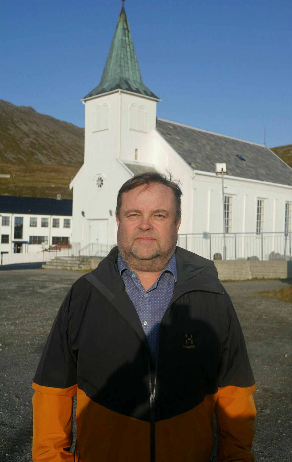 Kirkeverge i Nordkapp Reidar Johansen opplyser at det ble valgt kremasjon i 41 prosent av dødsfallene i Nordkapp siste år.
 Foto: Geir Johansen