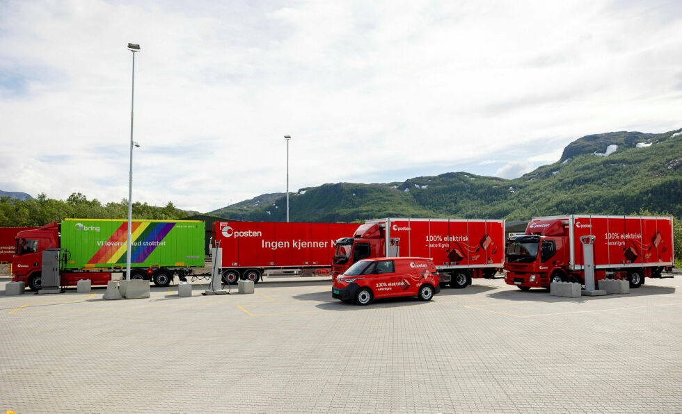 Posten Bring kjører nå kun helelektrisk i Narvik kommune. Med hjelp av den nye ladestasjonen skal kommunene rundt også bli helelektriske de nærmeste årene.
 Foto: Posten Bring