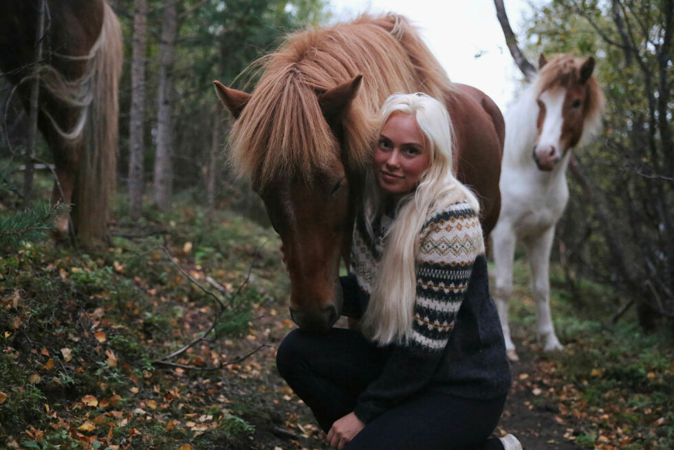 Ideen til «Ride and Wine for Damer» kom til Björk Valnes Atladóttir en mørk høstkveld i Lakselv, da hun reflekterte over mangelen på sosiale aktiviteter for unge voksne i området.
 Foto: Privat