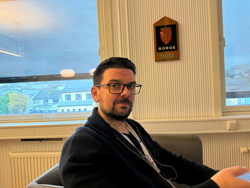 Sør-Varangers ordfører Magnus Mæland møter det store oppbudet av statssekretærer sammen med de andre ordførerne i Øst-Finnmark.
 Foto: Birgitte Wisur Olsen