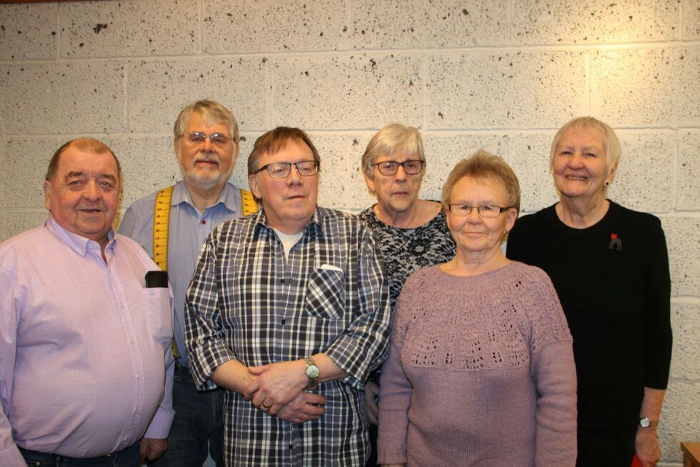 Styret i Tana pensjonistforening 2022 fra venstre: Dagfinn Jensen, Jørn Nielsen (leder), Terje J. Ellila, Inger Sværen Guttorm, Åse Gundersen og Gerd Åse Dervo (kasserer).
 Foto: Mari-Ann Nilssen