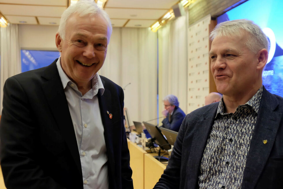 FrPs Terje Hansen (til venstre) ser frem til overta vervet som hovedutvalgsleder for samferdsel etter Odd Erling Mikalsen.
 Foto: Bjørn Hildonen