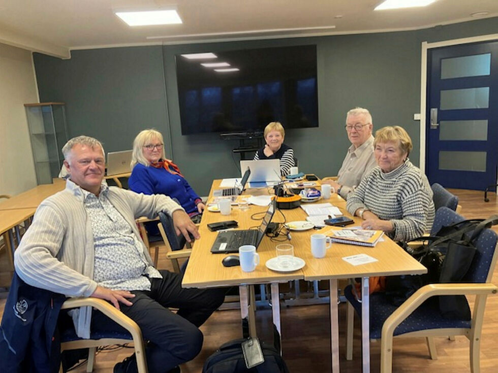 Fra venstre; Kjetil Romsdal (Nordkalottfolket), Inga Pettersen Lindi, Lisbeth Sandtrøen, Helge Ovanger og Eva Marie Johansen.
 Foto: Alesia Timler Andreassen