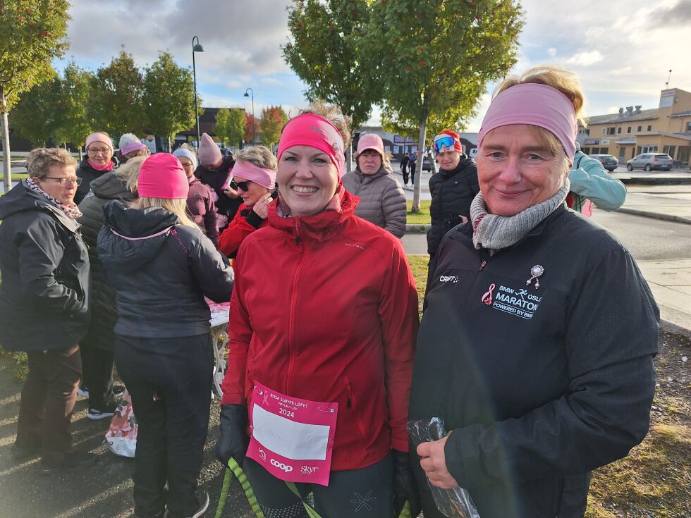 Gørill Somby og Marthe Hansen var glade for oppmøtet til Rosa Sløyfe-løpet.
 Foto: Torbjørn Monsen