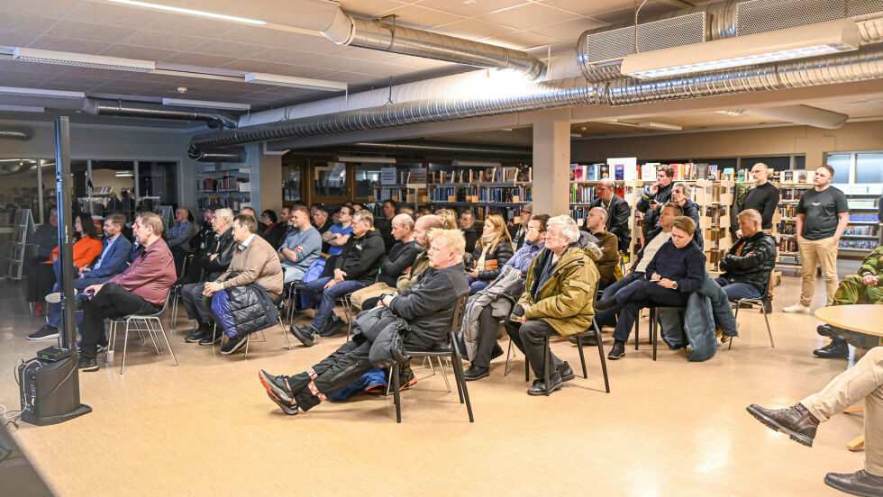 Rundt 60 personer deltok på folkemøtet, og ordfører Hesjevik er fornøyd med oppmøtet.
 Foto: Irmelin Klemetzen