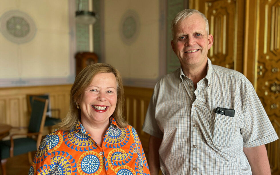 Nils Bjørke og Siv Mossleth, stortingsrepresentanter for Senterpartiet.
 Foto: Stortinget