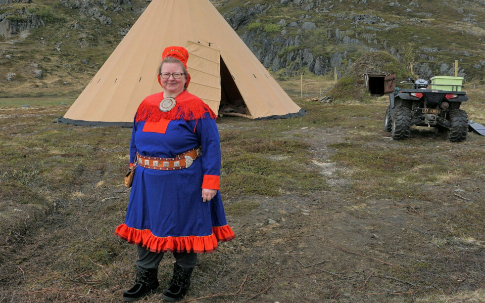 Marit Gunhild Sara leder an i ny turistsatsing i Skipsfjorden på Magerøya; på området der hun solgte sine første suvenirer som seksåring
 Foto: Geir Johansen