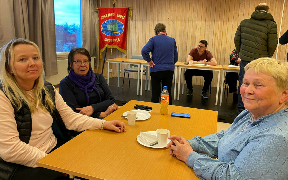 Fra venstre: Lena Knutsen, Merete Heminghytt og Toril Degerstrøm. Damene koste seg trass hetet debatt.
 Foto: Emil Olai Danielsen