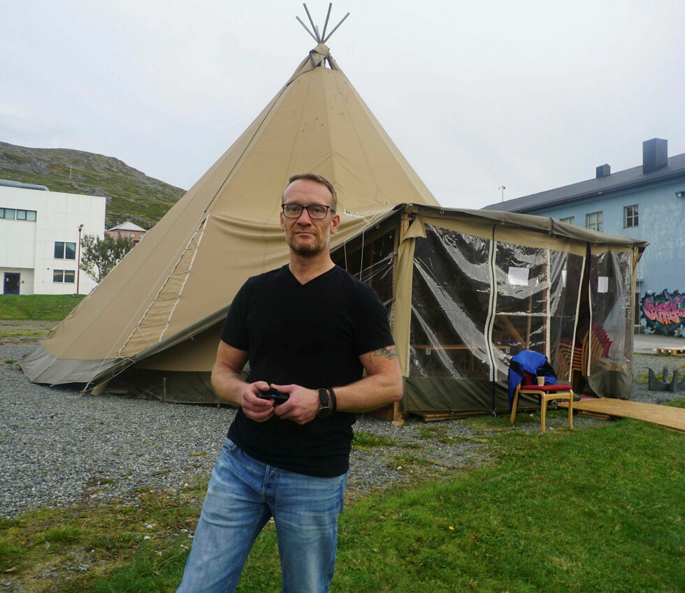 Teltansvarlig under festivalen, Per Bjarne Kiil, sier seg godt fornøyd med årets festivaltelt og forventer mye folk i teltet i helga.
 Foto: Geir Johansen