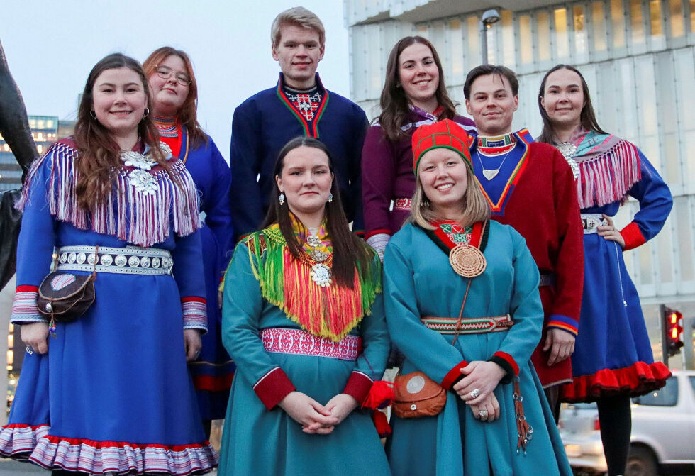 NSR-N består frem til søndag av Maren Benedicte Nystad Storslett fra Kautokeino (leder), Ole-Fredrik Vándar fra Drag (1. nestleder), Maajja-Krihke Bransfjell fra Røros (2. nestleder), samt medlemmene Anne-Marja Kristine Jannok-Joma, Piere Åvla Bransfjell og Ellinor Skartland. Varamedlemmene er Elle Márgget Nystad, Sara Katrine Aleksandersen, Elle Rávdná Näkkäläjärvi og Elle Risten Appfjell Eira.
 Foto: NSR