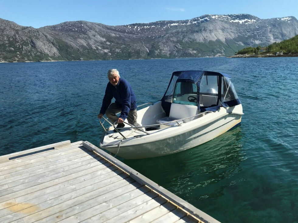 Nils i vante omgivelser på Hellmofjorden.
 Foto: Privat