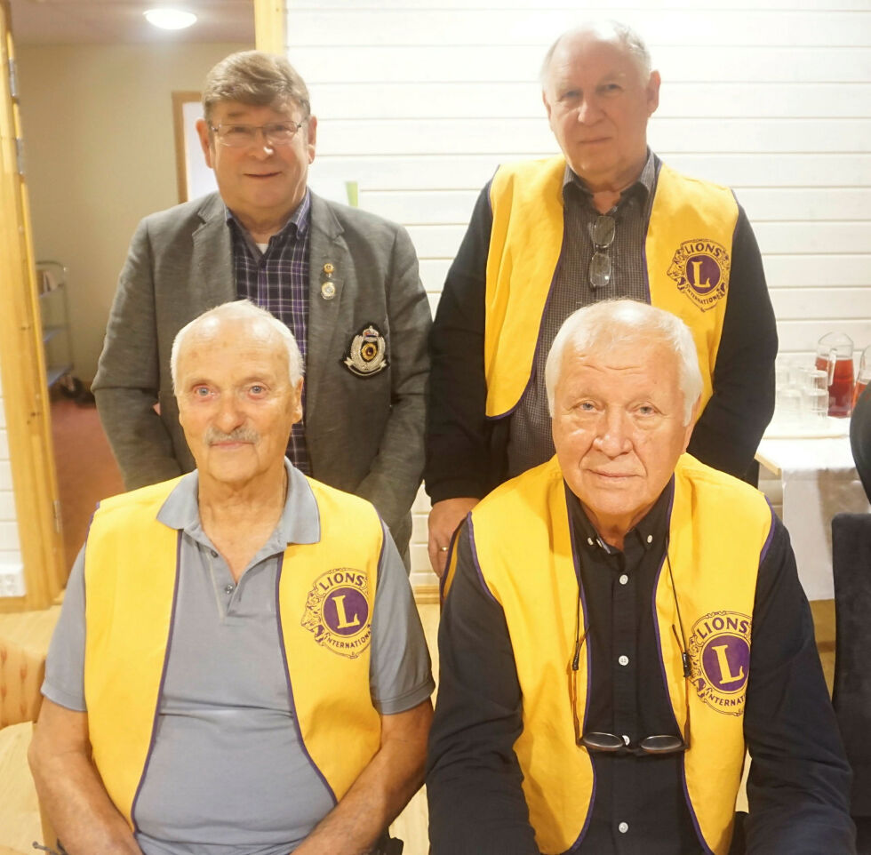 De har alle lang fartstid i Lions Club Nordkapp. (I  parantes tall for hvor mange år de har vært med i  klubben). Foran fra venstre John Dyrstad (49) og Karl-Asmund Martinsen (41). Bak fra venstre Roald Nilssen (33) og Kjell Kvernberg (34).
 Foto: Geir Johansen