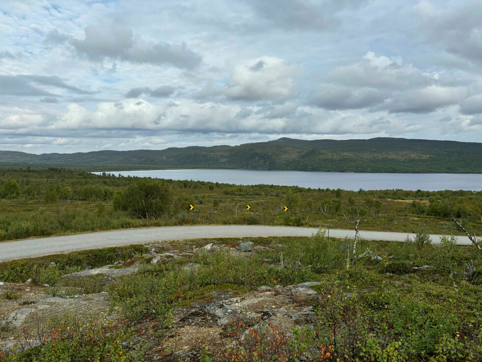 Buolbmátjávri/Polmakvatn med utsikt mot nord og Norge.
 Foto: Anders Henriksen