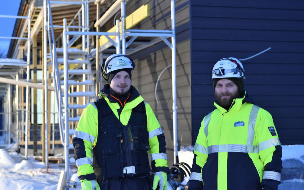 Thomas Nymo og Stian Sørli viser oss rundt inne i det nye Røde Kors-bygget.
 Foto: Sara Olaussen Stensvold