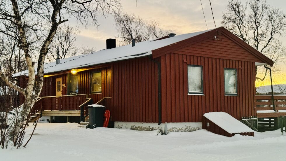 Denne boligen i Skogveien i Porsanger er over­dradd.
 Foto: Irmelin Klemtzen