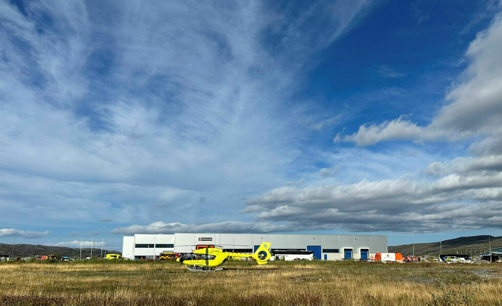 Også i Kirkenes havn var det lagt ut markører i form av blant andre skoleelever, og et helikopter ble brukt til transport av «skadde» til sykehuset.
 Foto: Hallgeir Henriksen